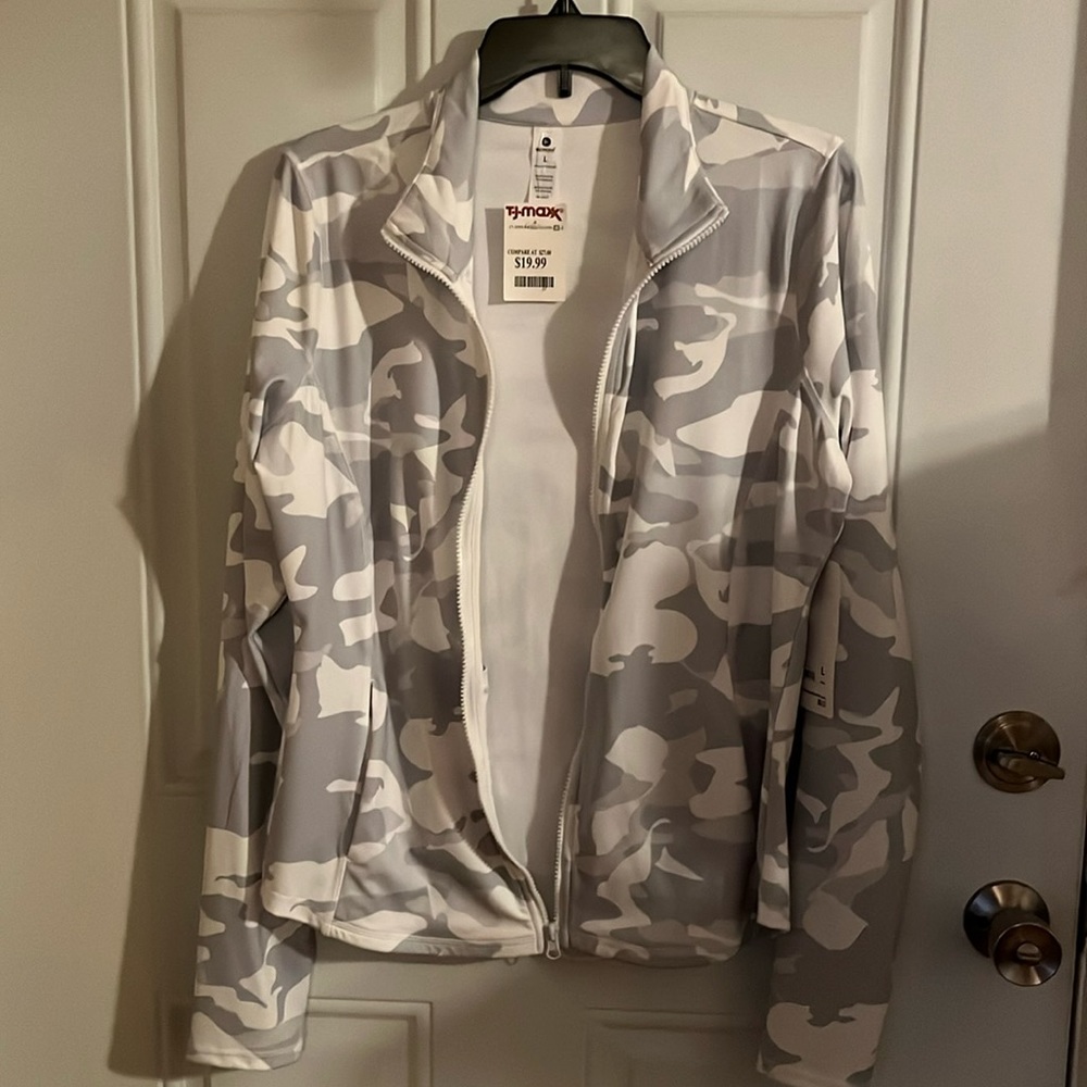 NWT women’s white camo jacket